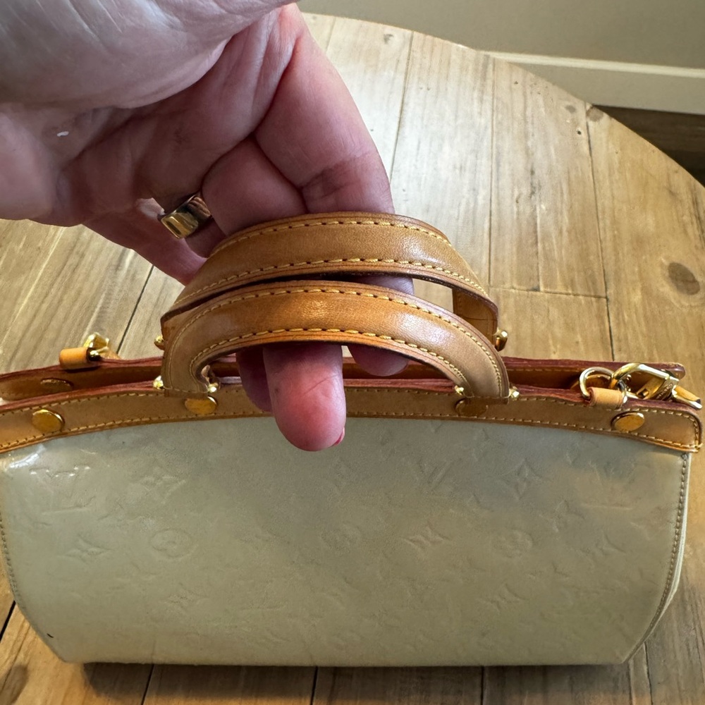 Louis Vuitton Blanc Corail Vernis Brea MM - Picture 5 of 14
